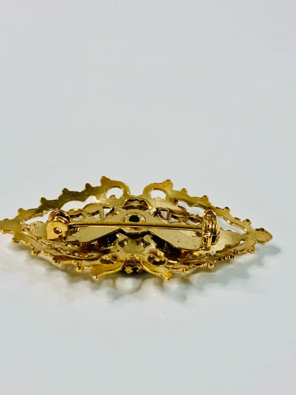VTG Gold Stone Butterfly Filigree Brooch Ornate Sparkling Everyday Elegant EUC